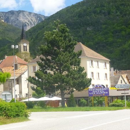 Hôtel Restaurant Les Alpins Saint-Julien-en-Beauchêne Exterior foto