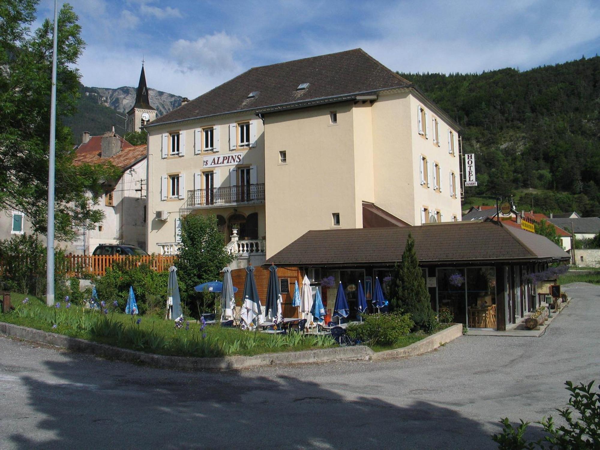 Hôtel Restaurant Les Alpins Saint-Julien-en-Beauchêne Exterior foto